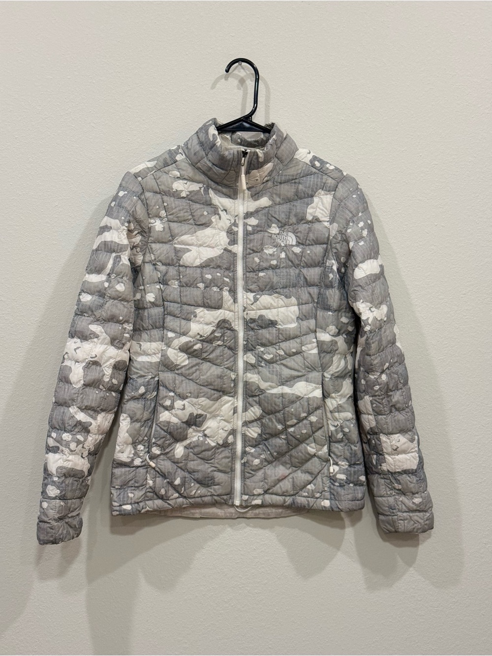 White and Gray Women’s North Face ThermoBall Trekker Jacket Size Small
